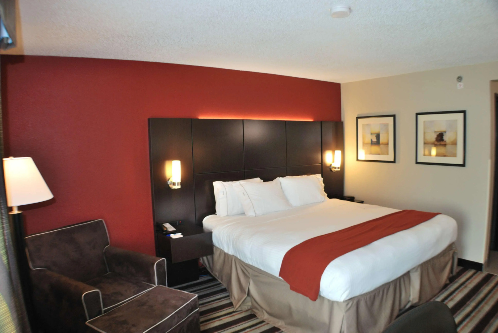 Holiday Inn Express W-I40/Whitebridge Road by IHG