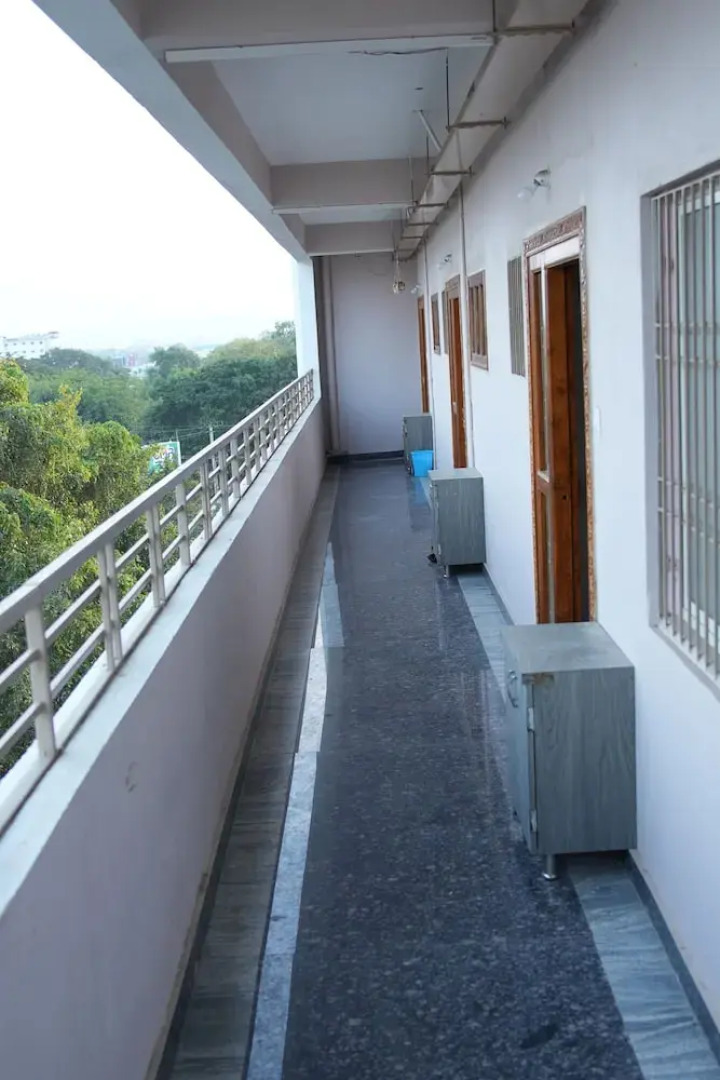 Hiraa inn Studio Apartments