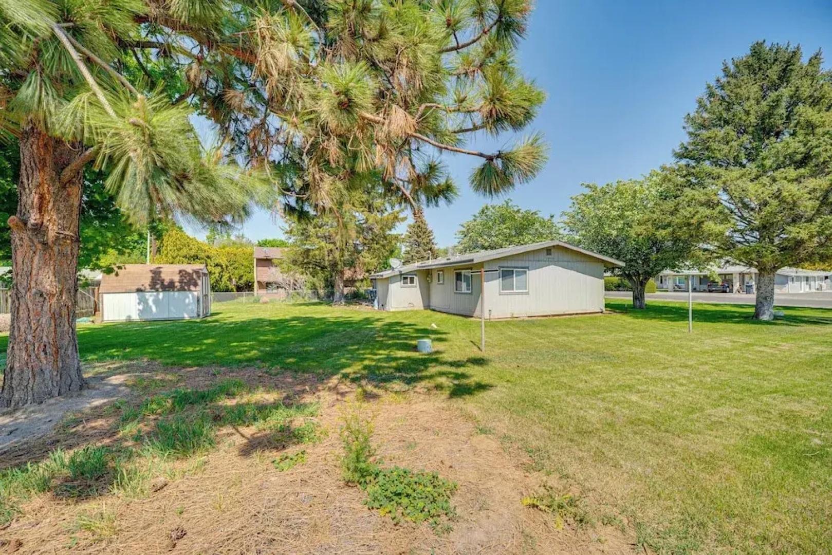 9 Mi to The Gorge: Updated Retreat w/ Yard!