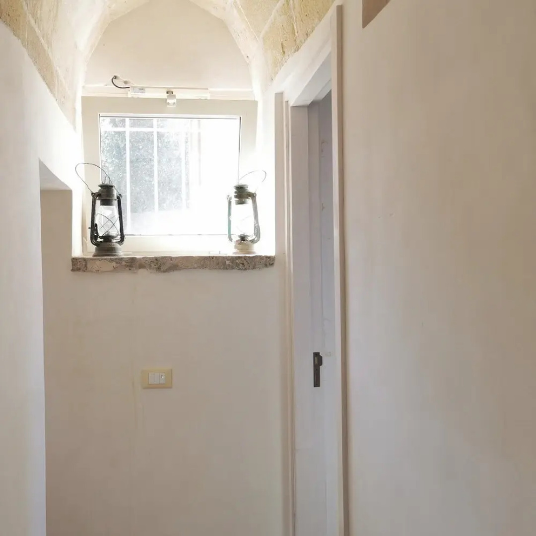 Antico trullo ristrutturato con piscina e giardino