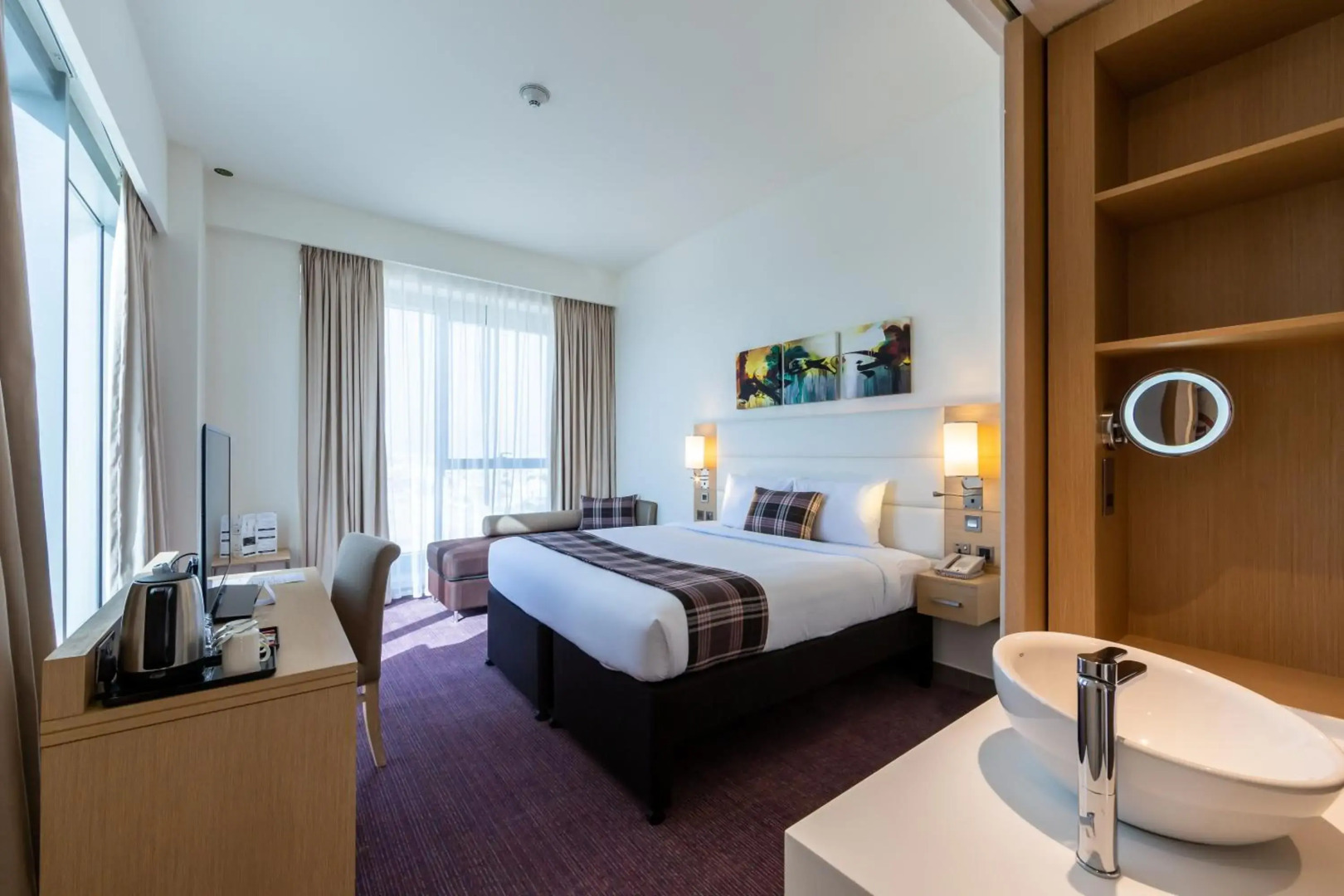 Отель Premier Inn Dubai Dragon Mart