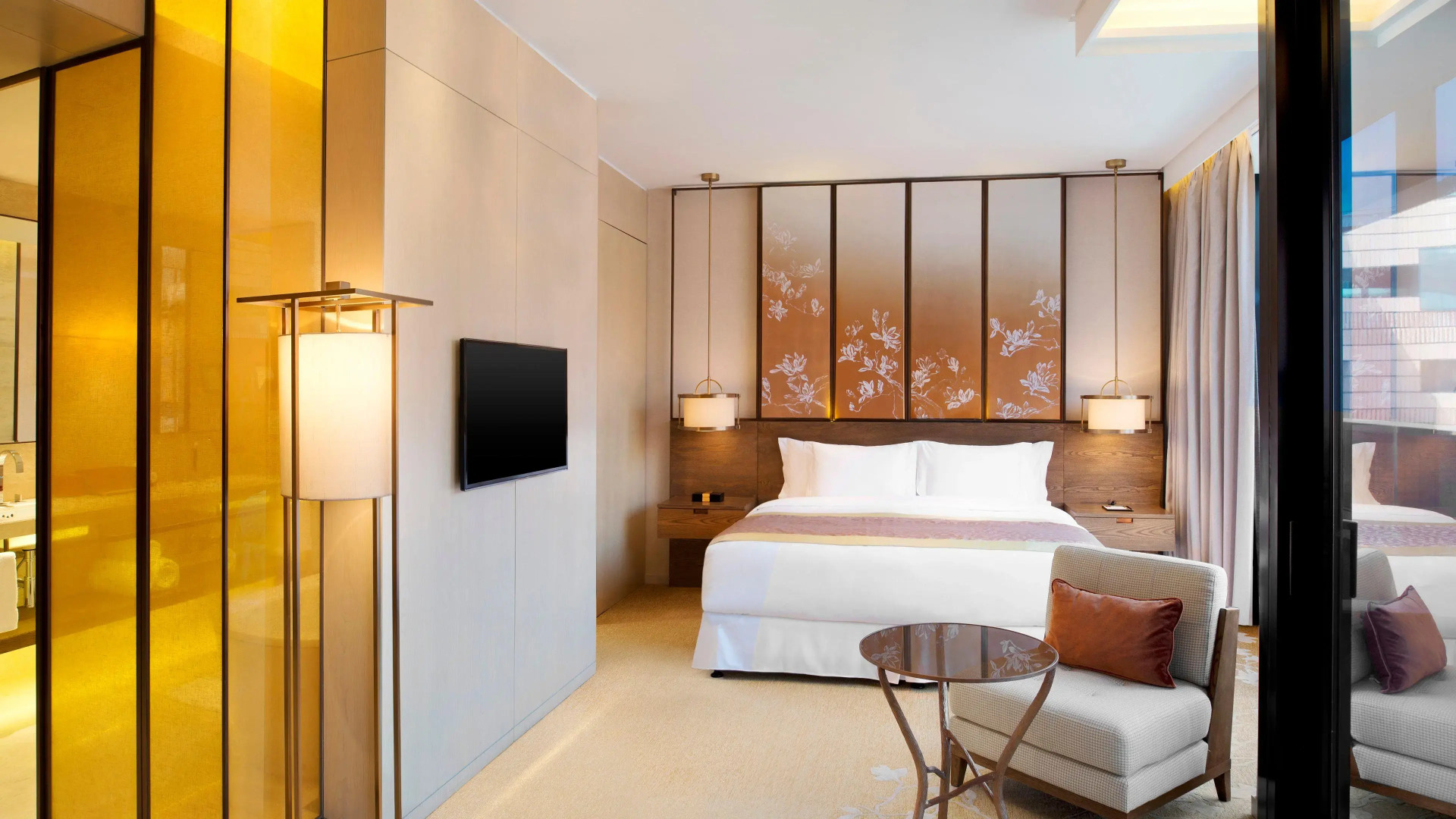 HUALUXE Shanghai Twelve at Hengshan by IHG