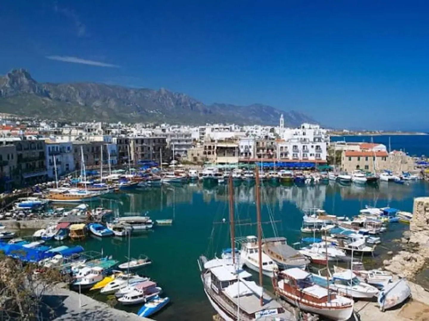 Sea Cliff villa, 4 beds, sleeps 2- 7, Free Wifi, Heated Pool option.