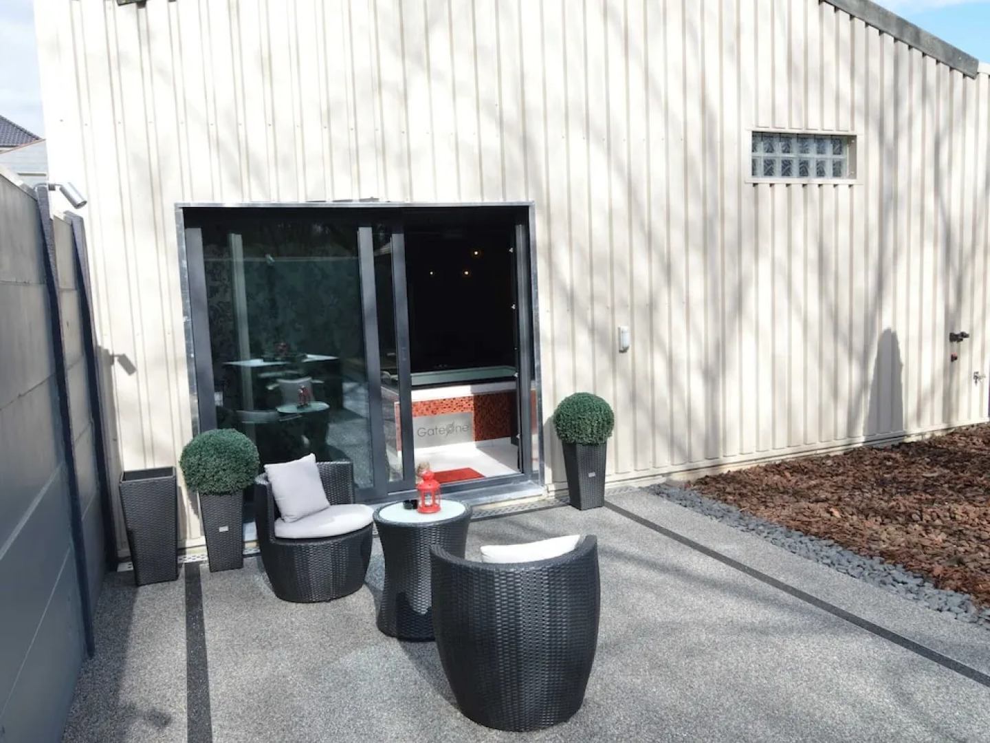 Deluxe Holiday Home in Welkenraedt with Hot Tub & Steam Shower