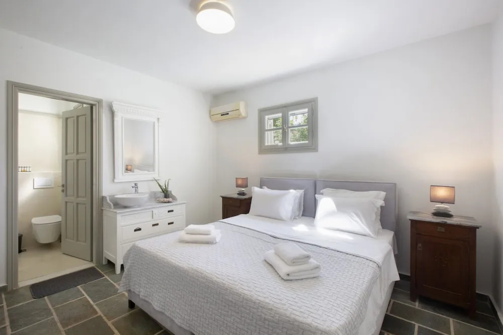 Seaview Villa by Villarentalsgr