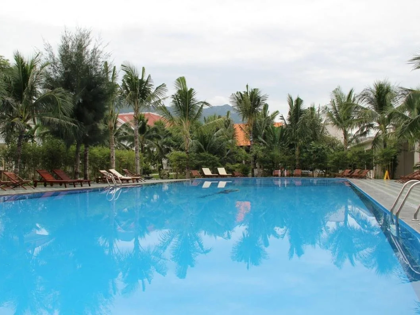 GM Doc Let Beach Resort & Spa