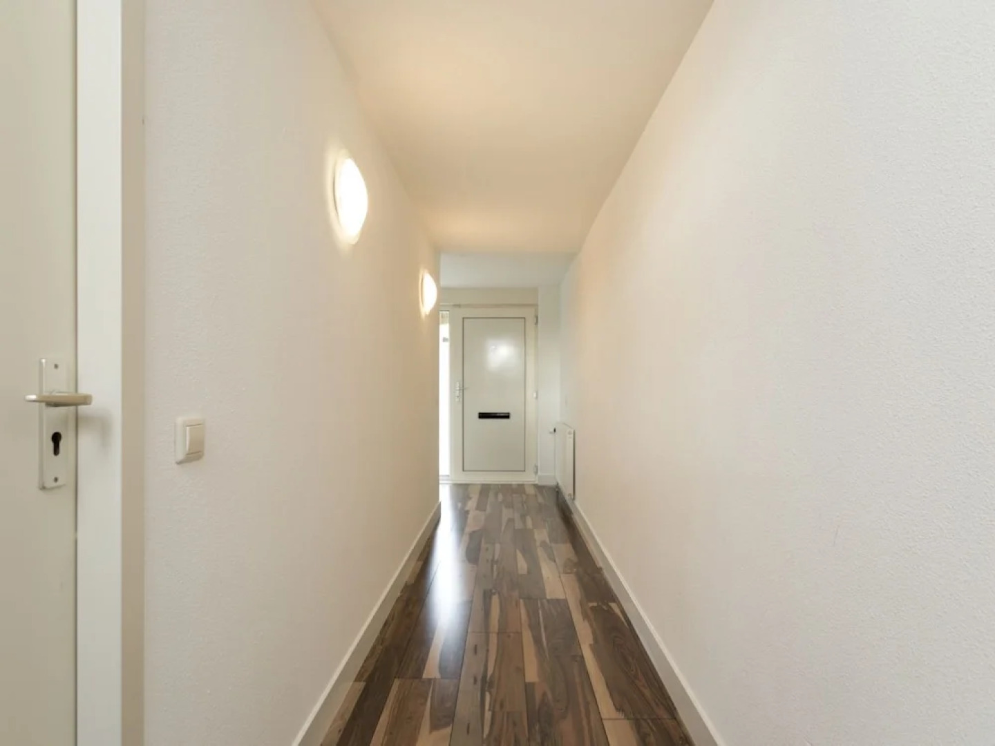 Spacious Luxury Apartment With Beautiful Views of the Marina