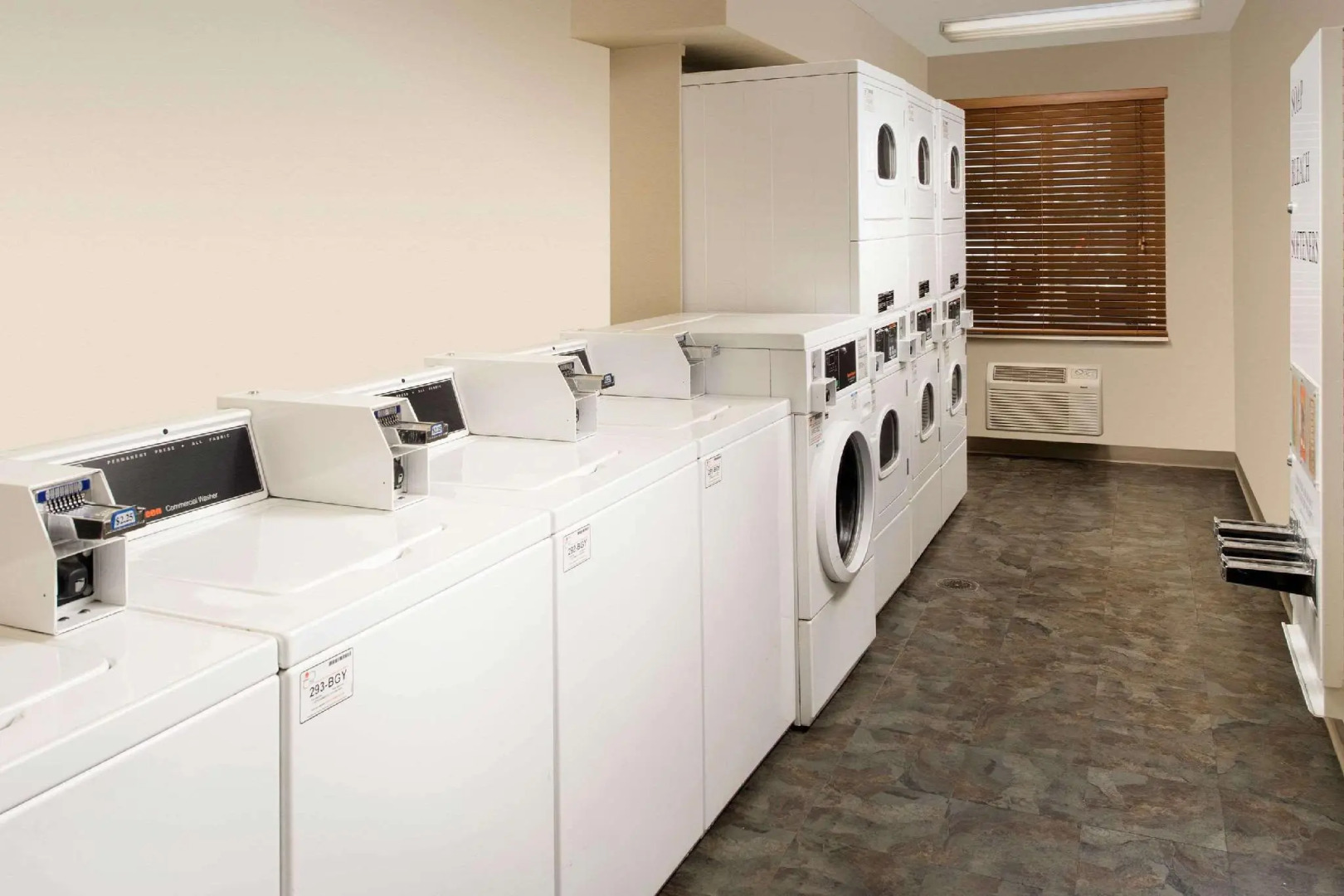 WoodSpring Suites Evansville East