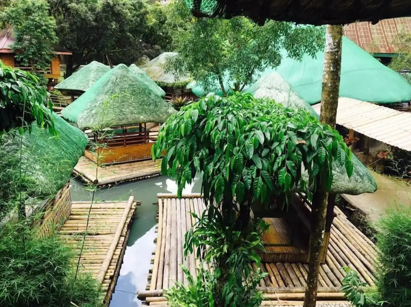 Kamayan sa Palaisdaan Hotel and Resort