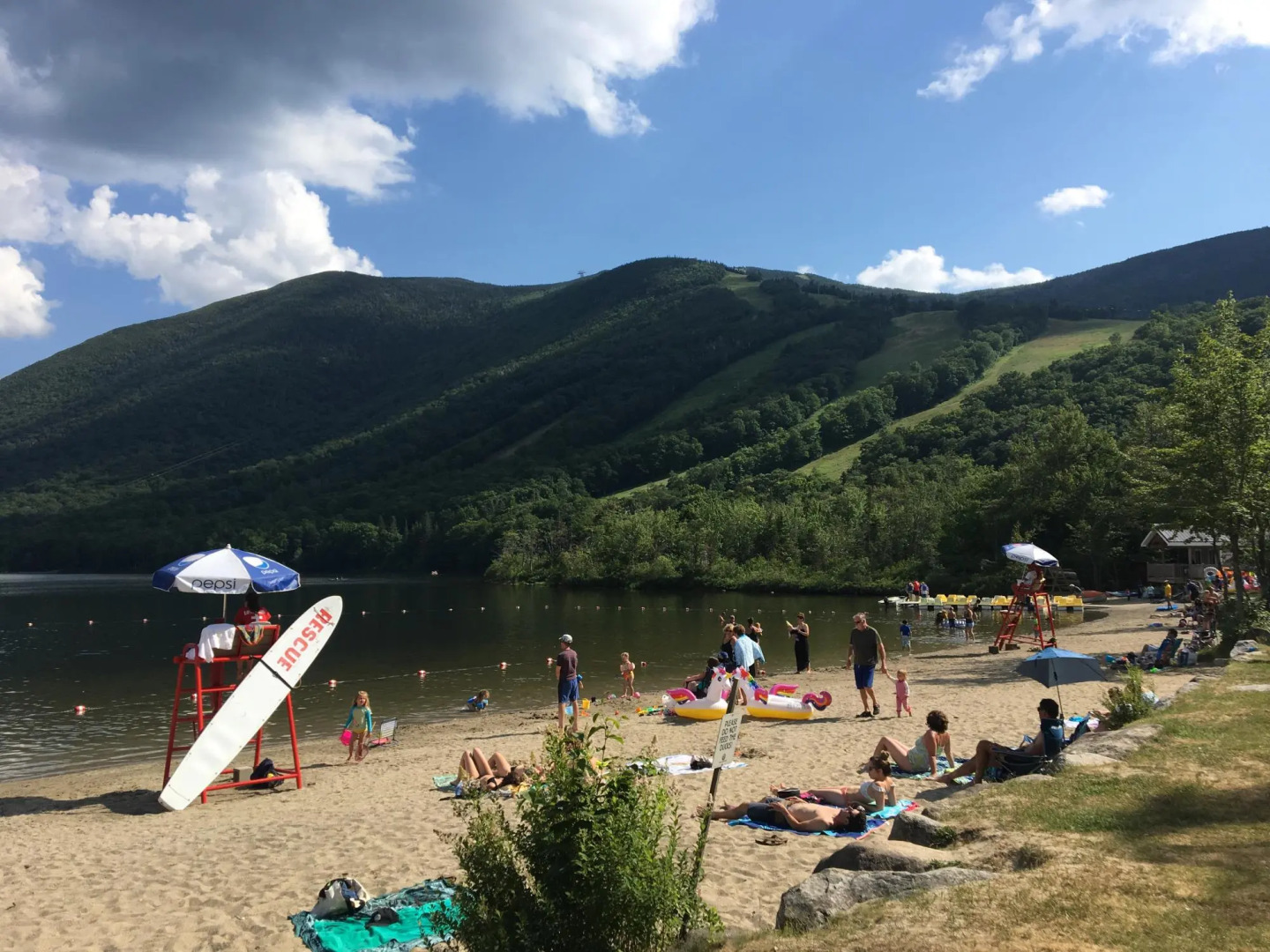 FV4 Fairway Village Condo, close to Omni Mount Washington! Fireplace, wifi, golf, skiing!