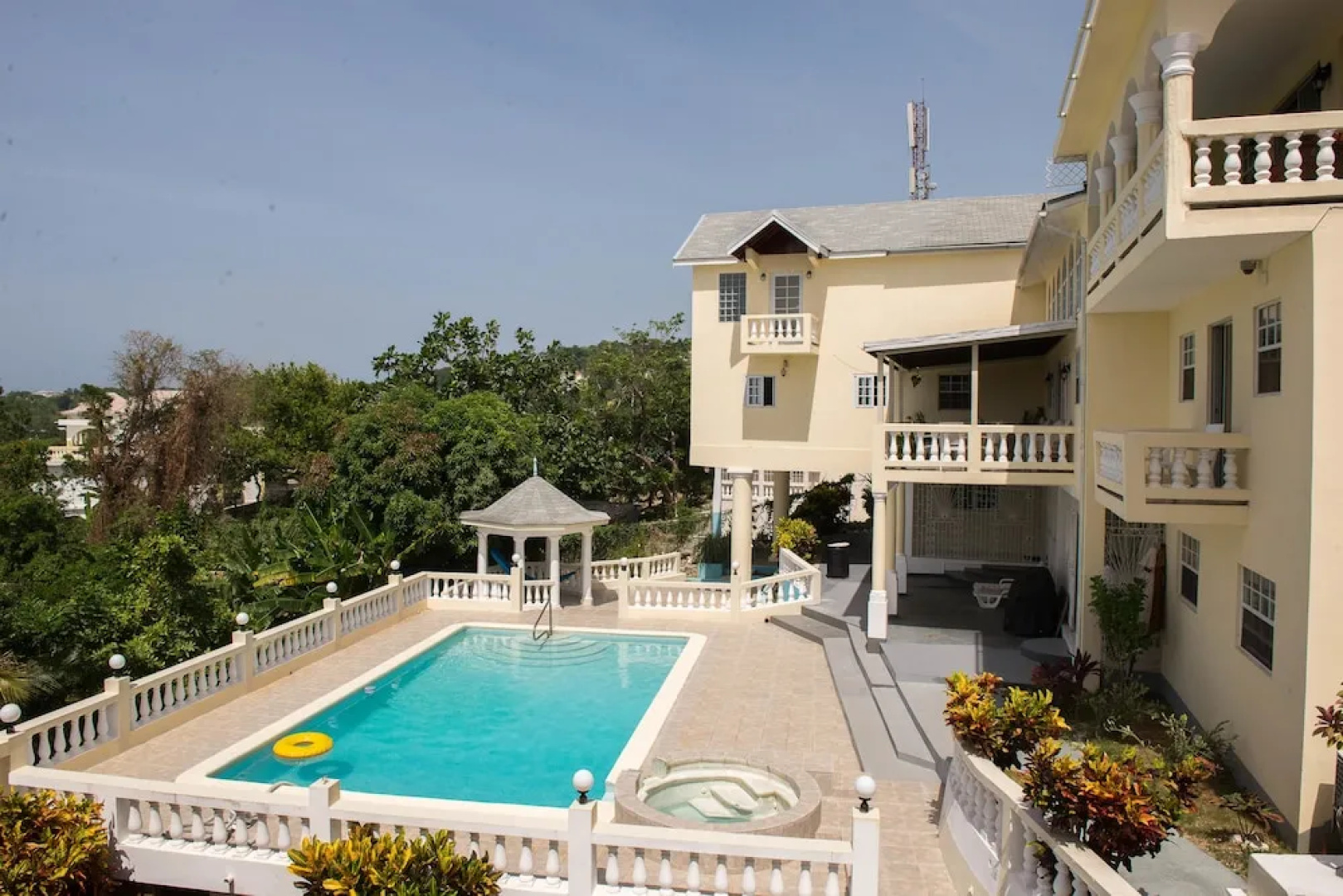 The Royal Kensington Villa