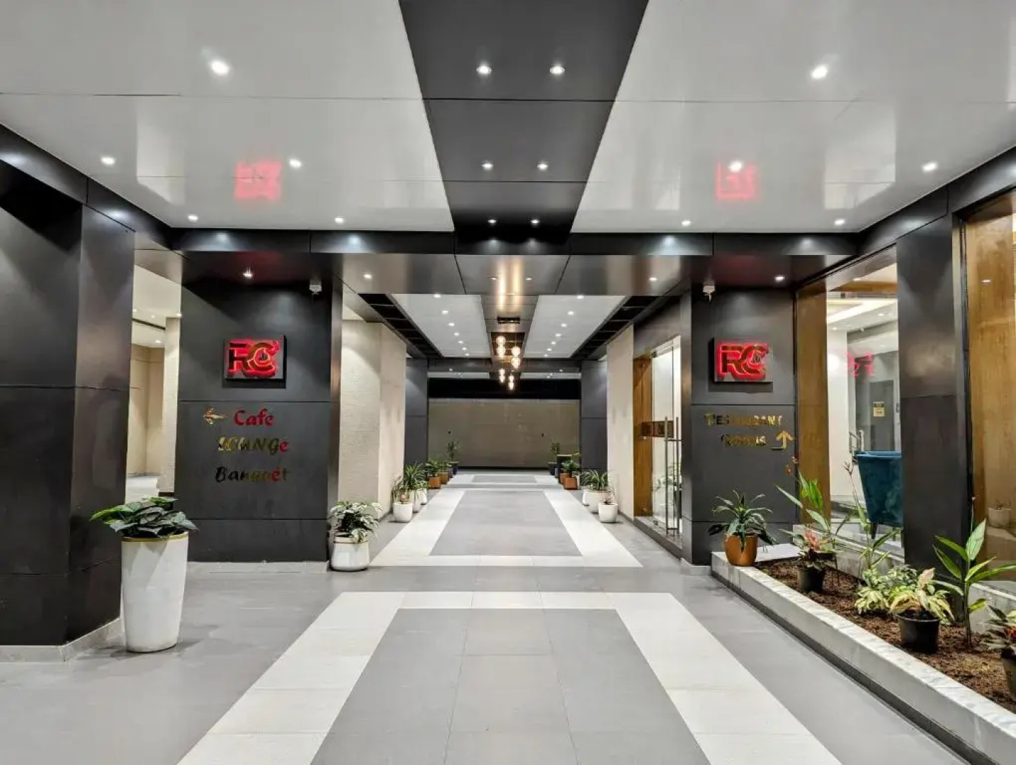 Hotel Red Chillee Restro