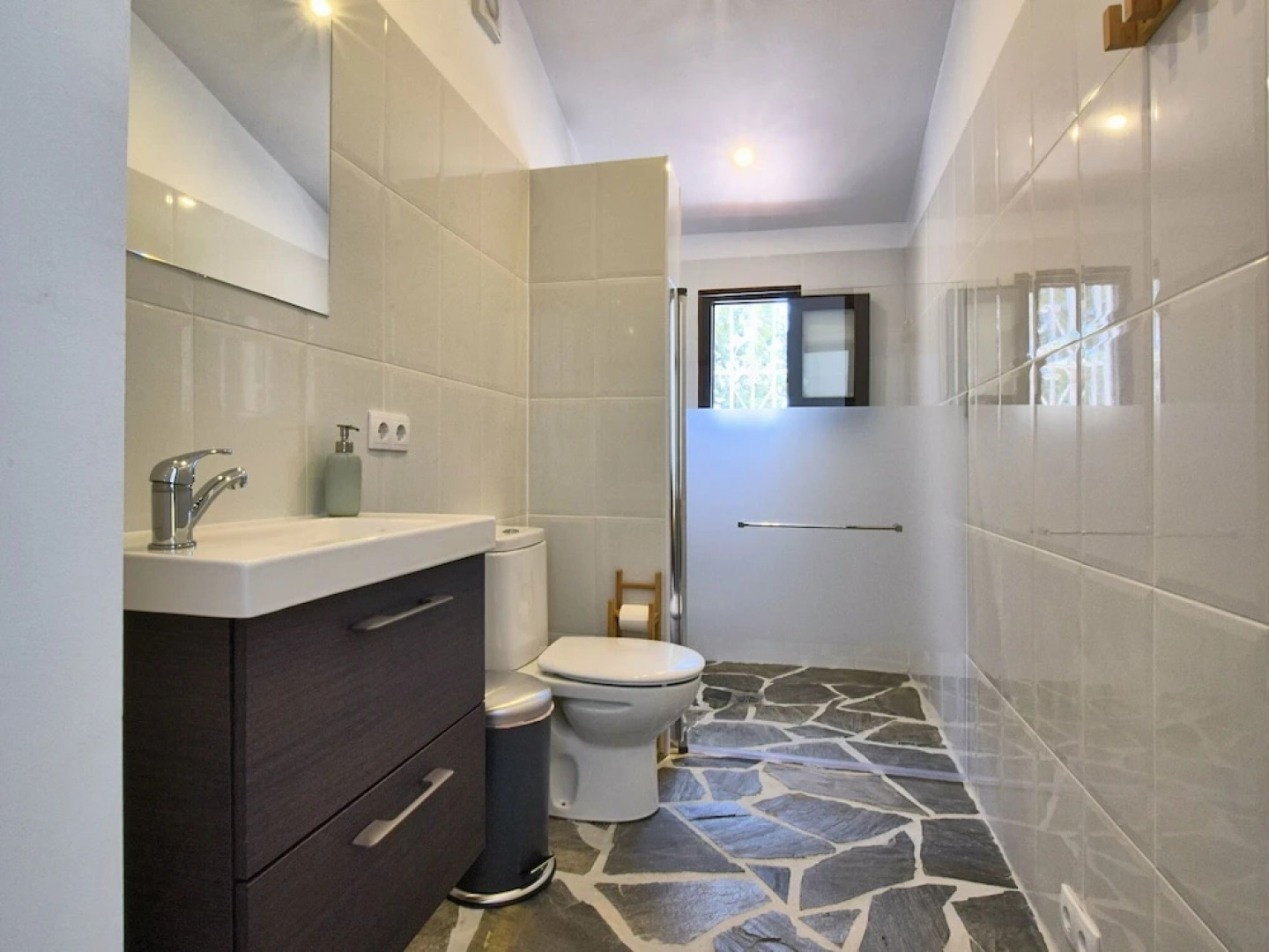 Splendid Villa With in Sayalonga Swimming Pool