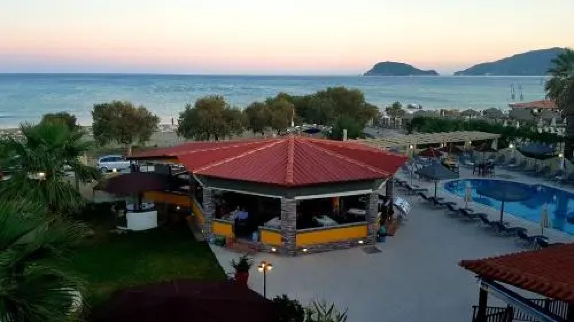 Jannos Beach hotel