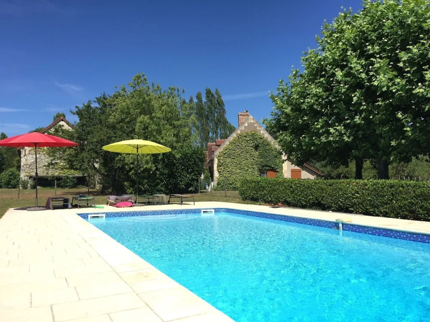 Luxurious Holiday Home in Montrichard With Pool