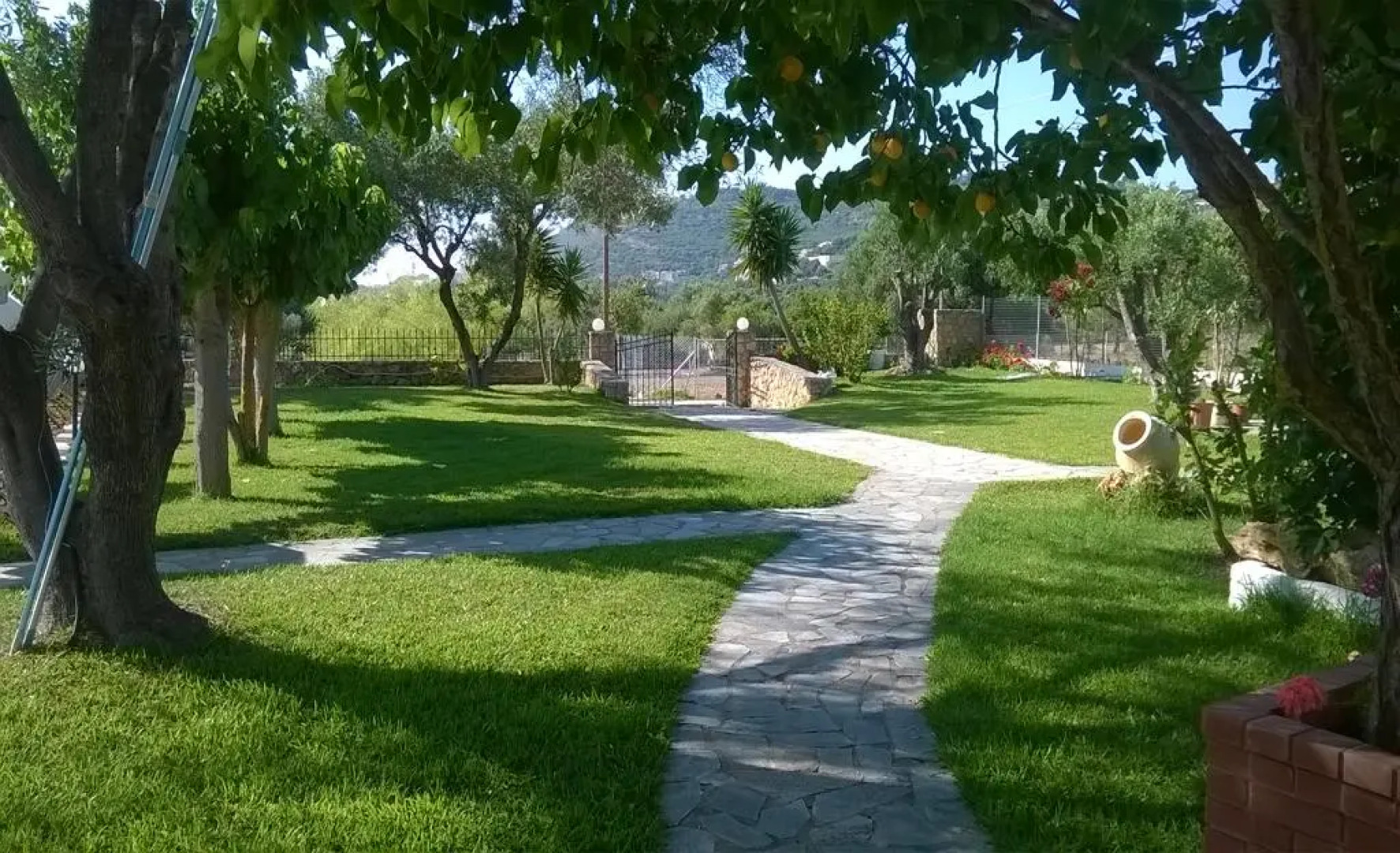 Pythos Studios and Apartments