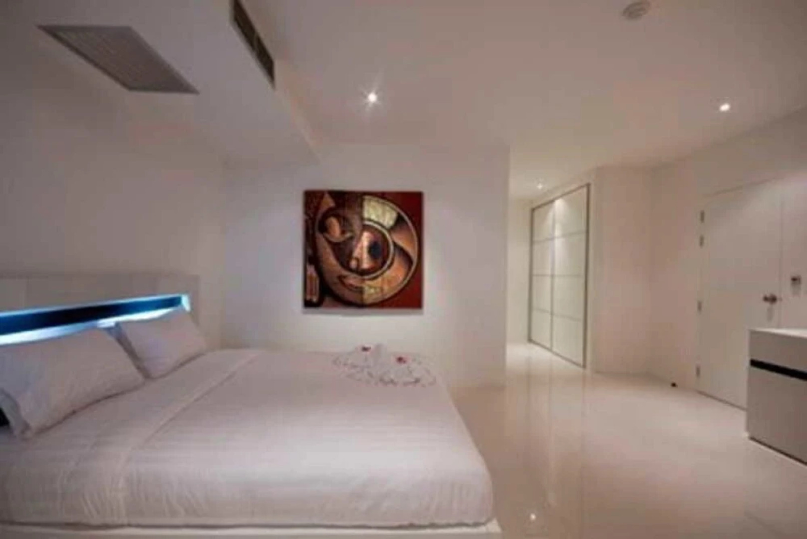 Sunset Plaza Holiday Apartment