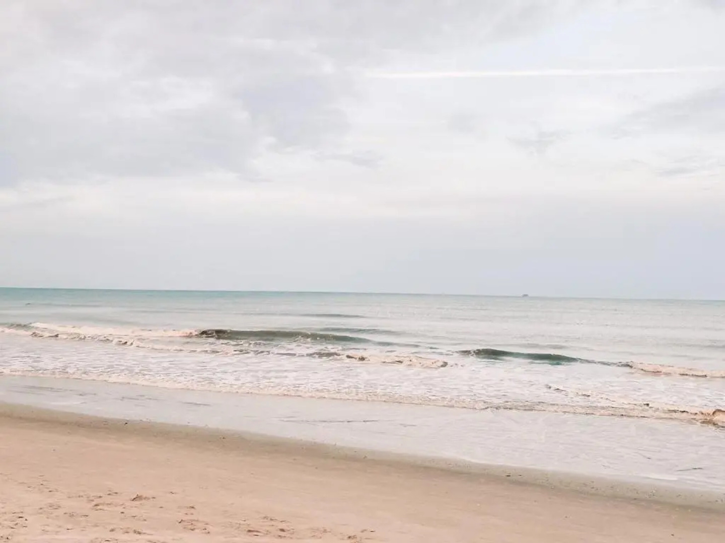 Luxury Villa 3 Blocks from the Beach with Hot Tub a Fire Pit and Outdoor Oasis