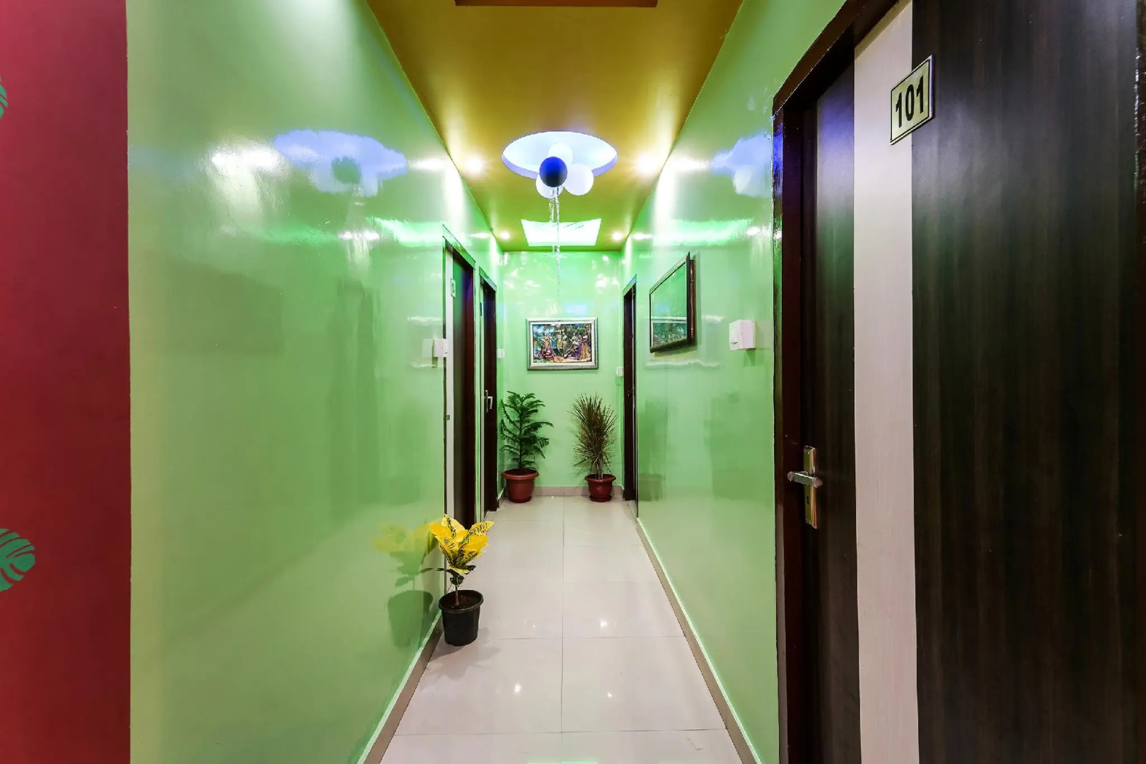 OYO 60800 Hotel Landlord