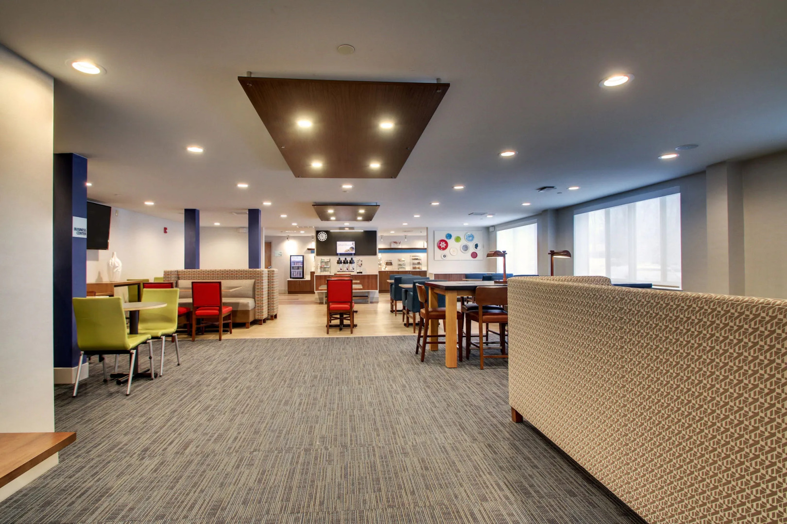 Holiday Inn Express & Suites Lincoln East - White Mountains by IHG