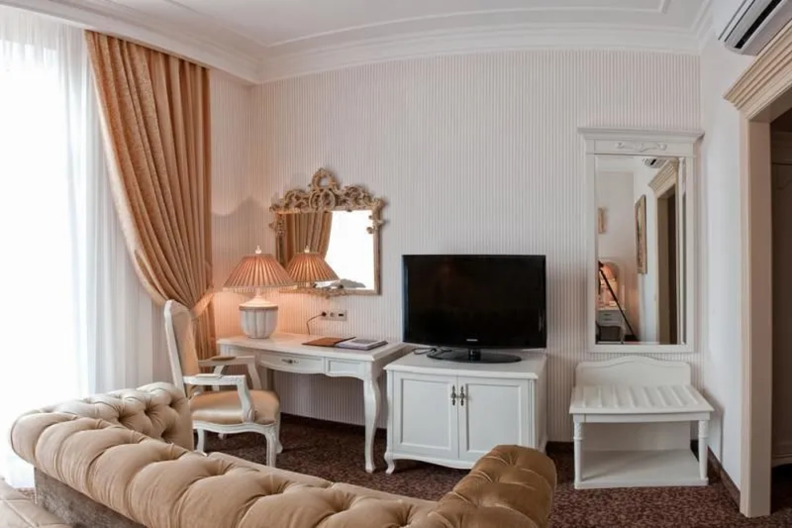 Царское подворье