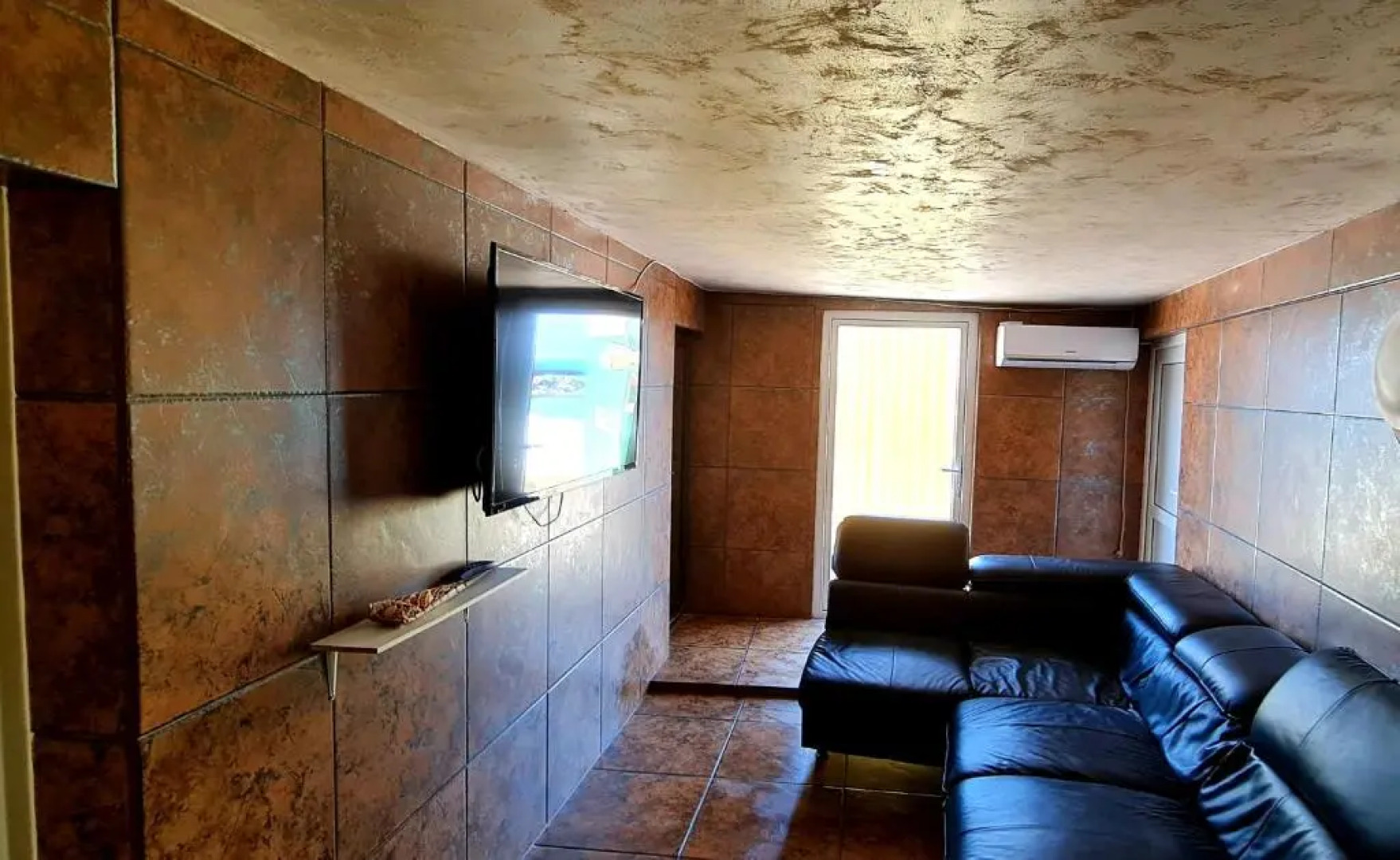 Lazy Lounge Apartments