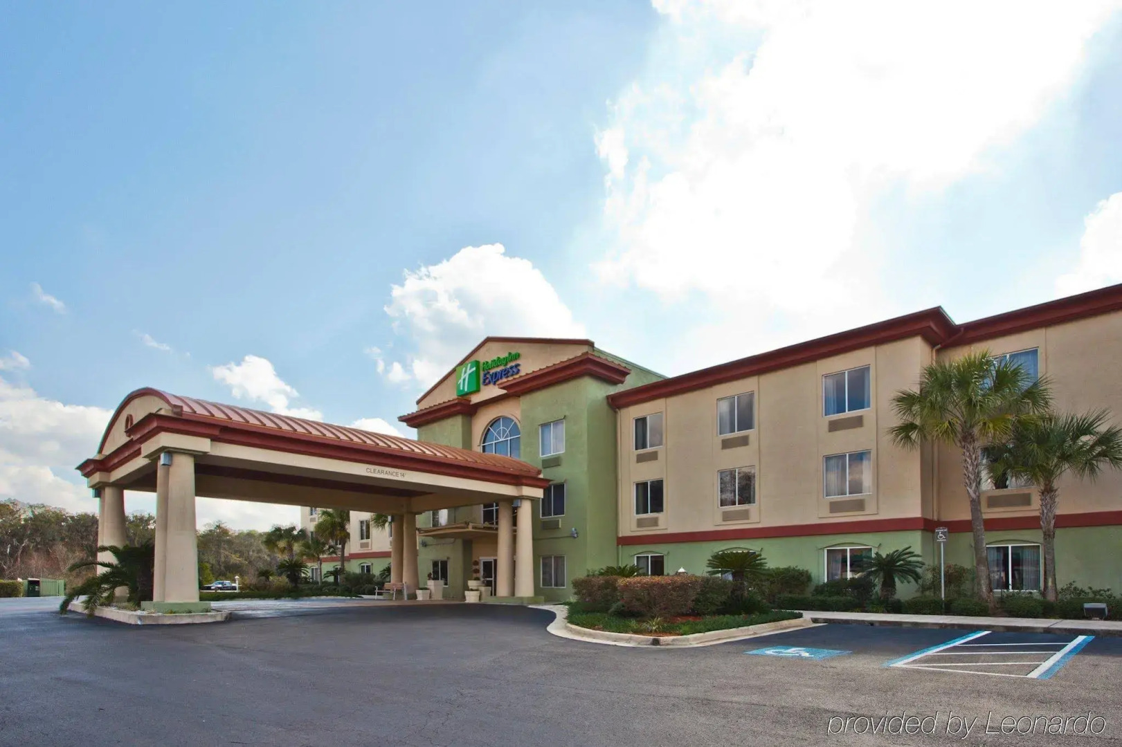 Holiday Inn Express & Suites Live Oak by IHG