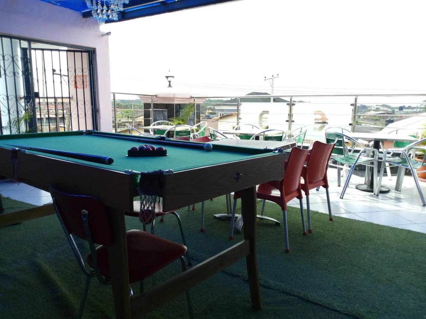 Euro Lounge and Suites