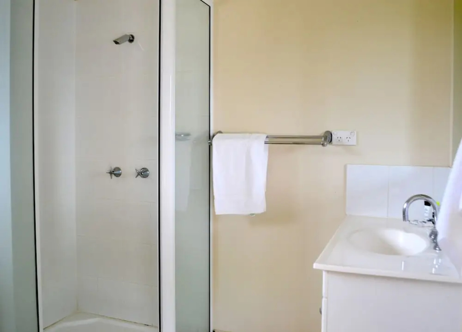 Hinchinbrook Marine Cove Resort