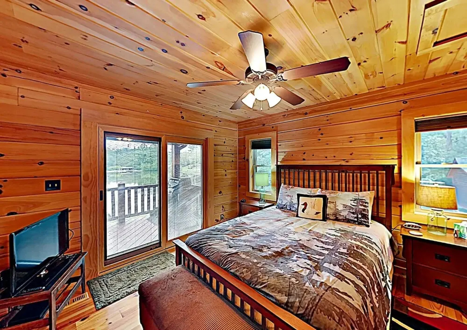 New Listing! Lakefront Log W/ Large Balcony 3 Bedroom Home