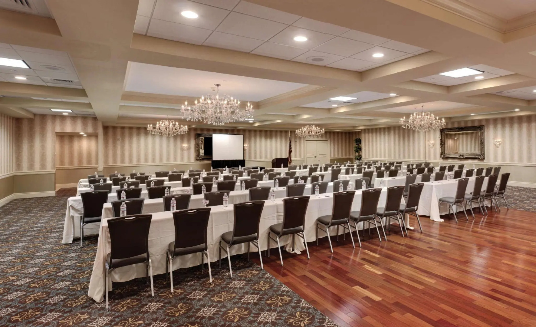 DoubleTree by Hilton Tinton Falls - Eatontown