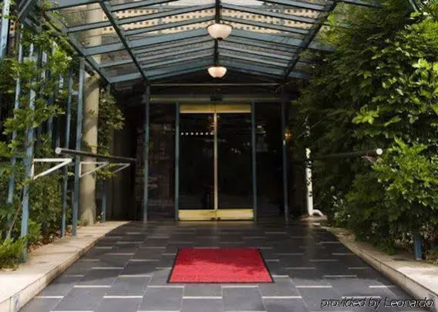 Quality Hotel Tiffins On The Park