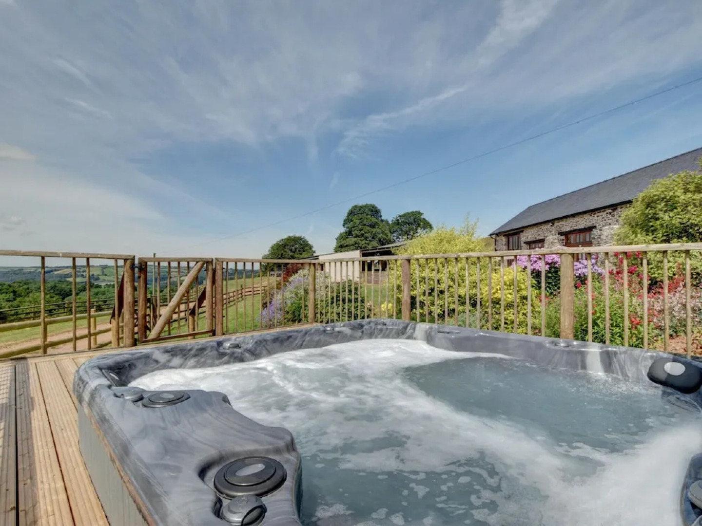 Lovely Apartment in Converted, Stone Barn Located in Tiverton