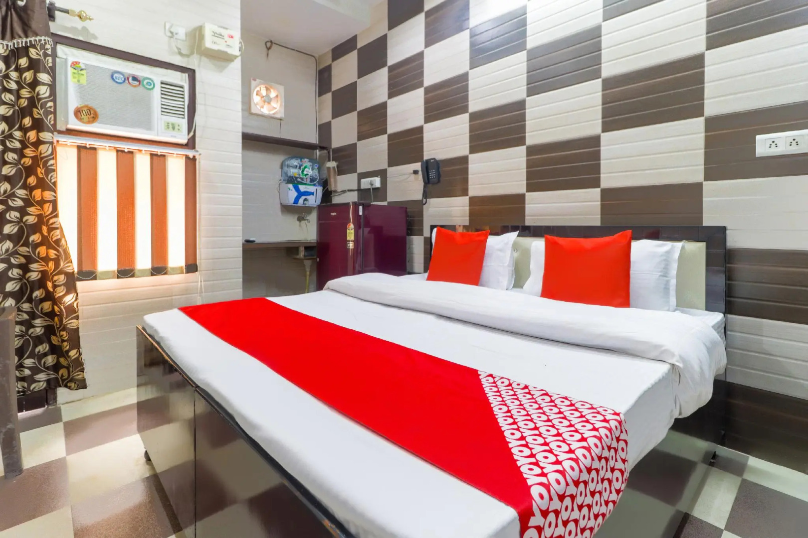 OYO 43318 Aayat Apartment