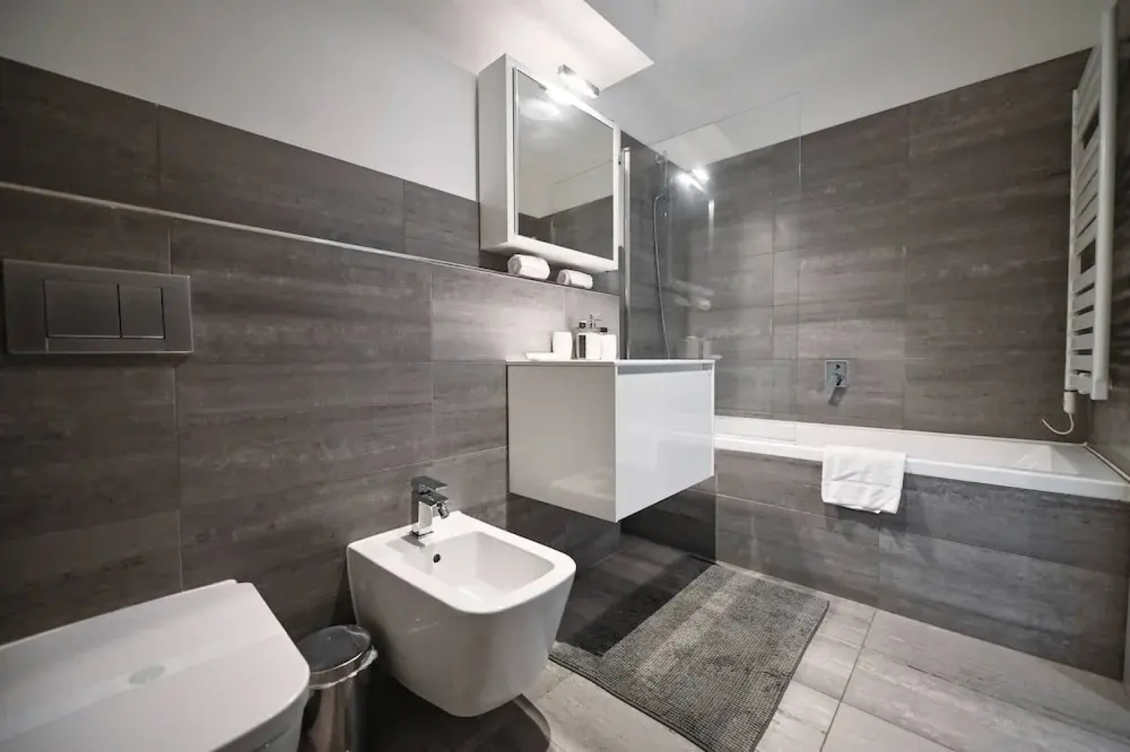 Sunny Suite With Lake View