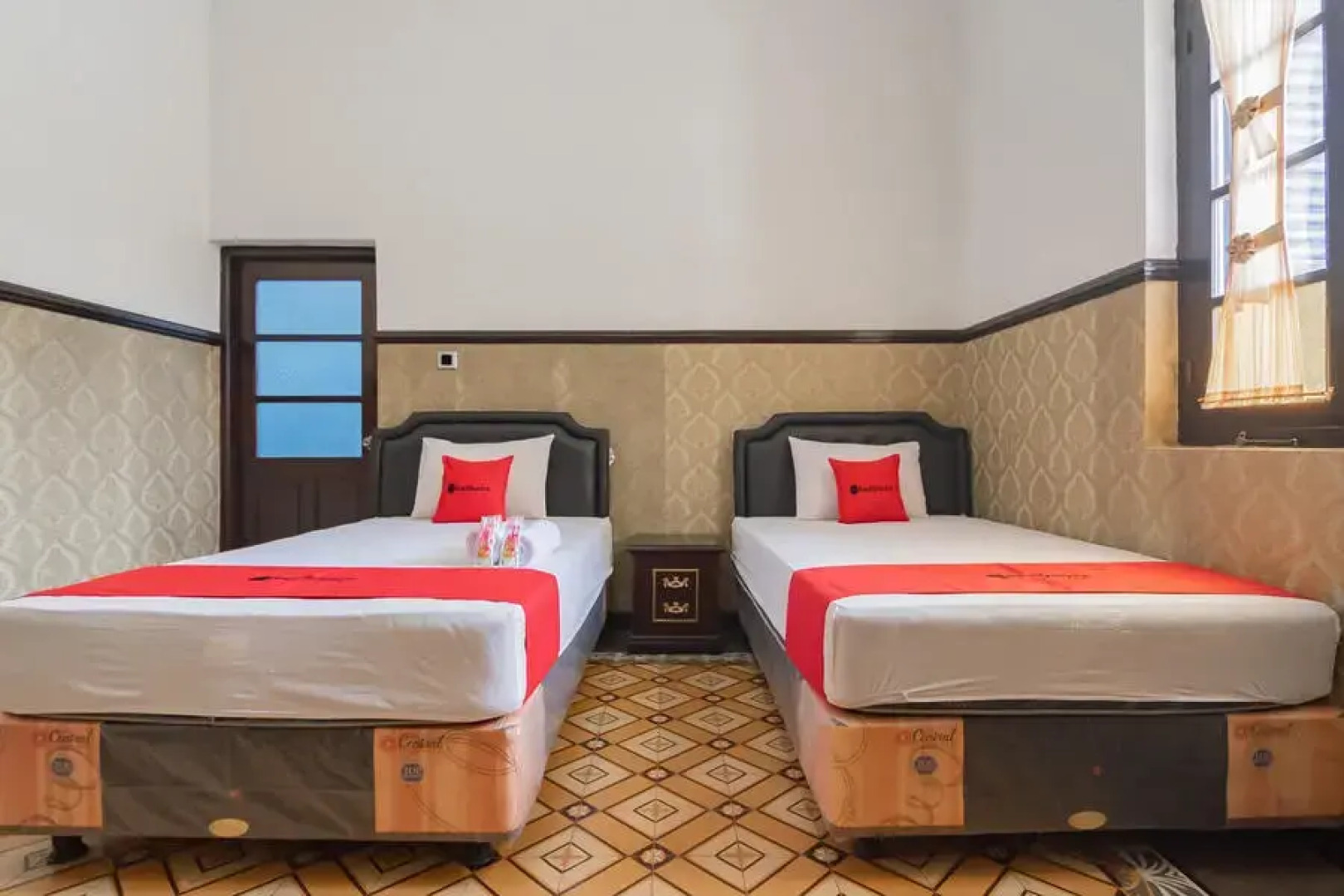 RedDoorz Syariah @ Kolonial Guest House