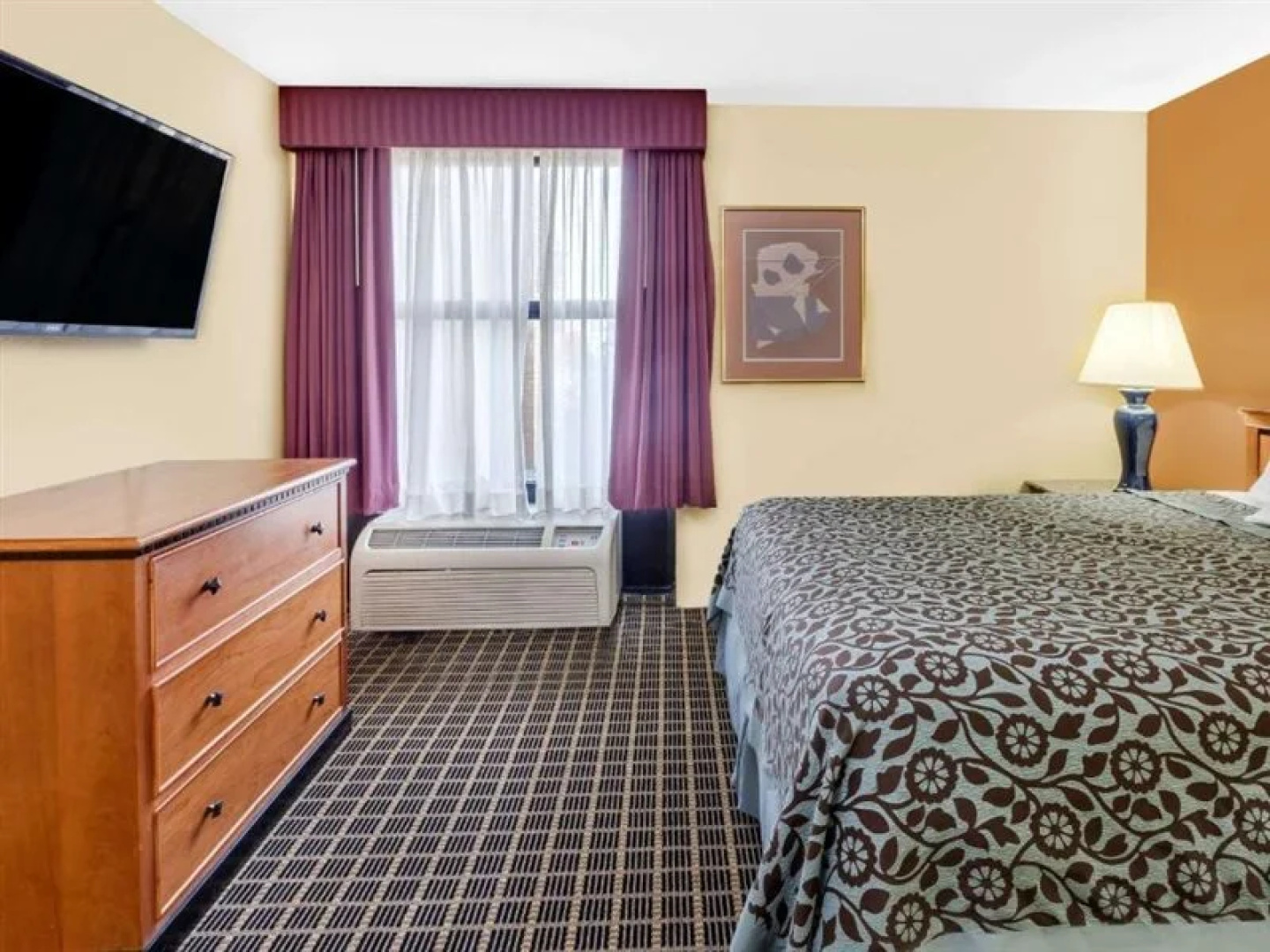 Days Inn & Suites By Wyndham Kalamazoo