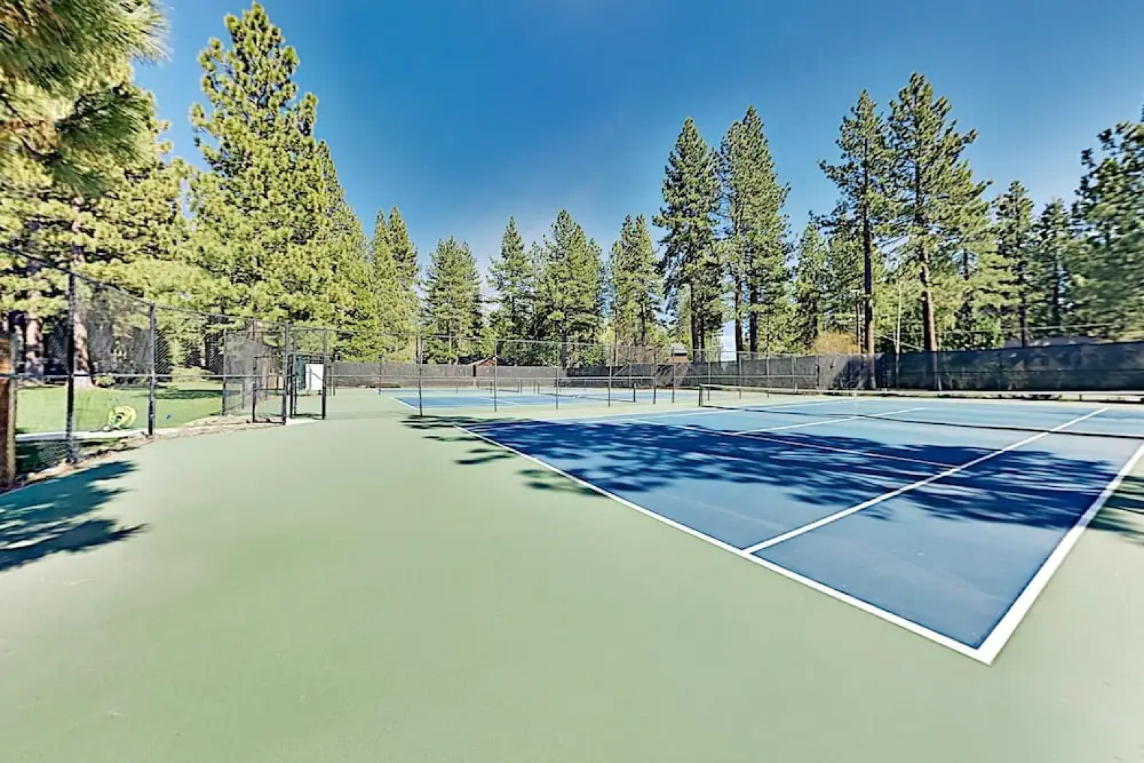 New Listing! Large Near Lake Tahoe & Beach 5 Bedroom Home