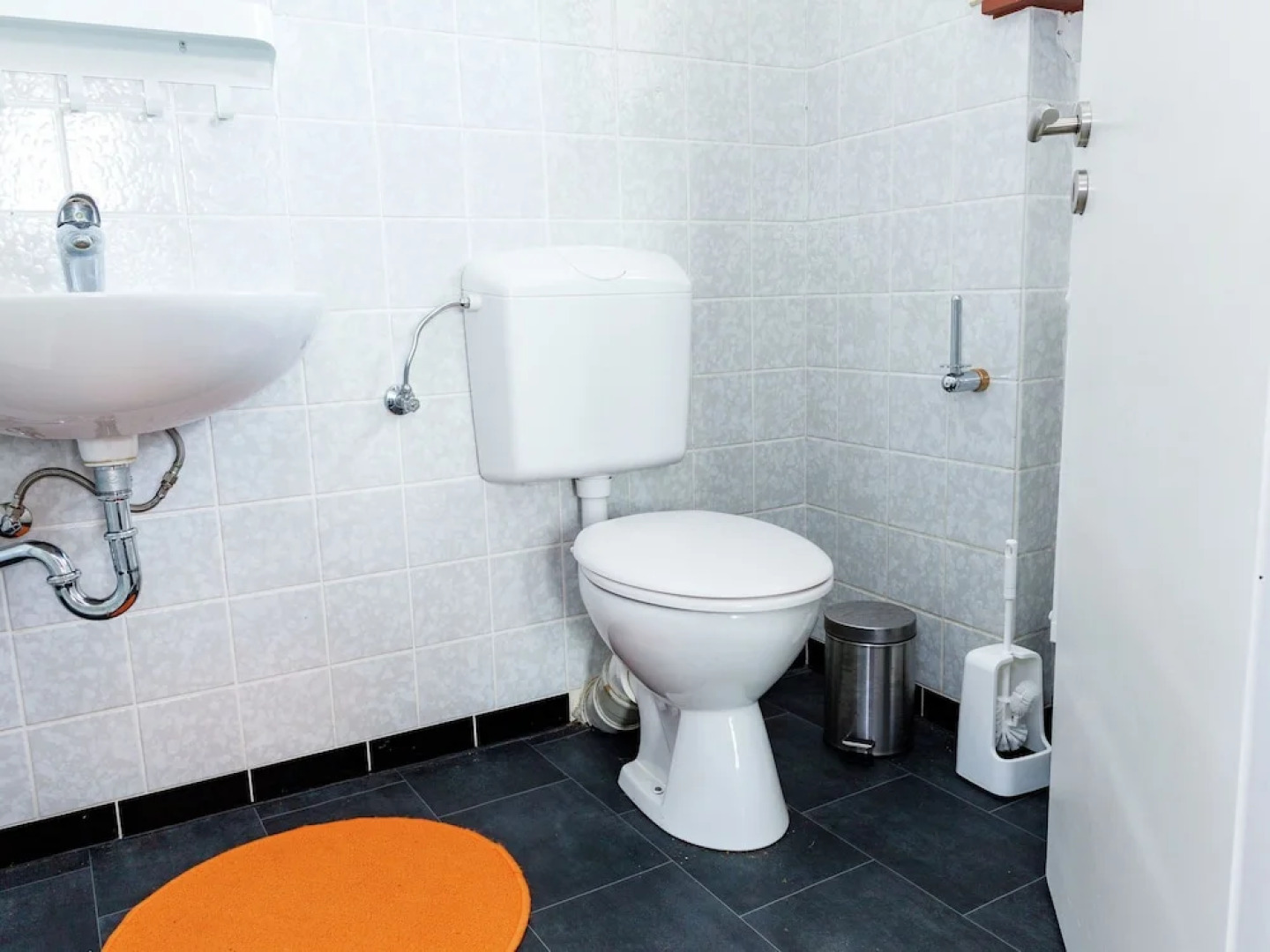 Large Group House in Hesse With Common Room, Terrace, Garden - Ideally Situated