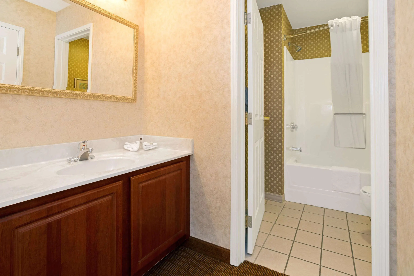 Hawthorn Extended Stay by Wyndham Cincinnati/Sharonville