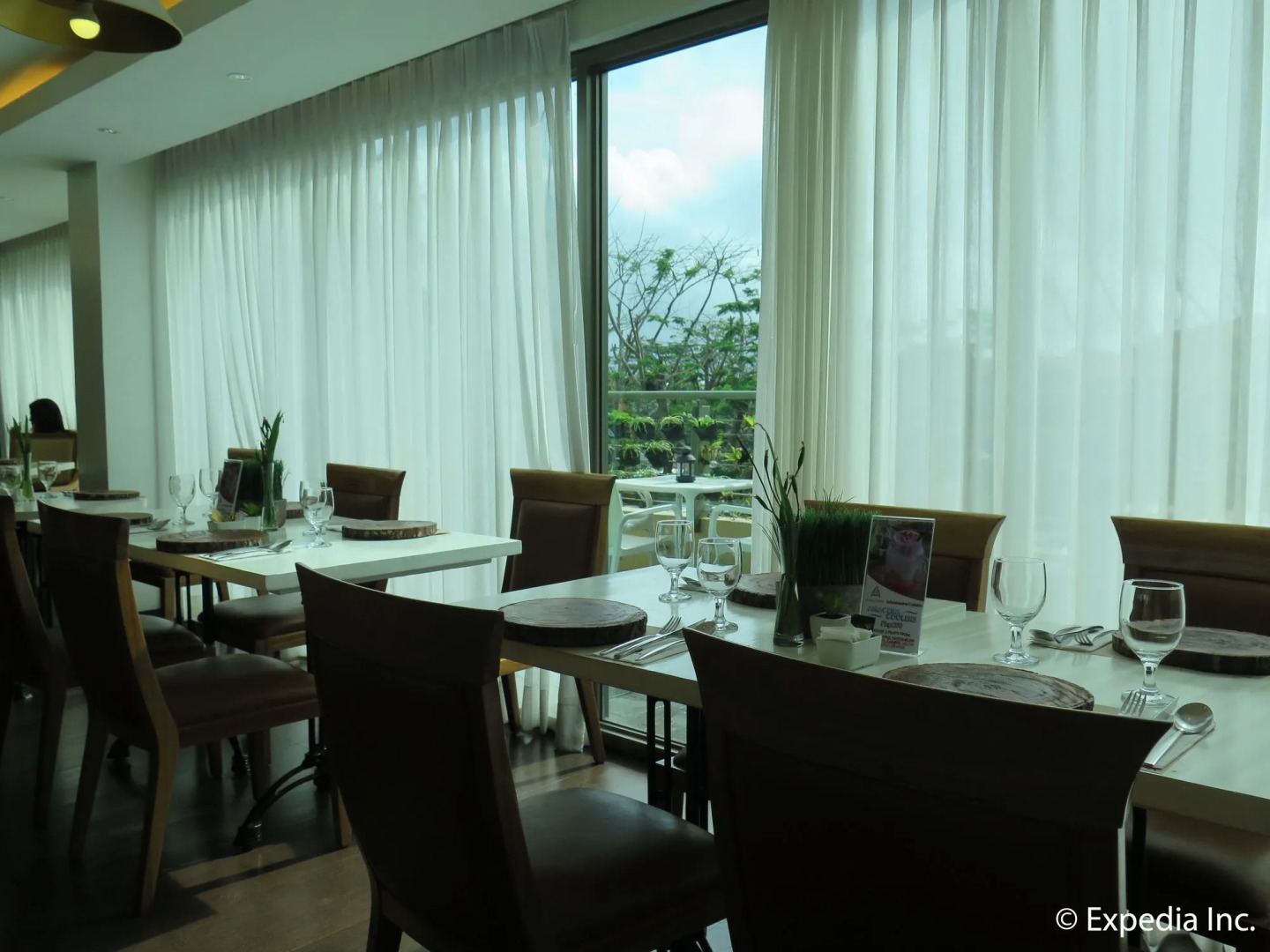 One Tagaytay Place Condo by Dean