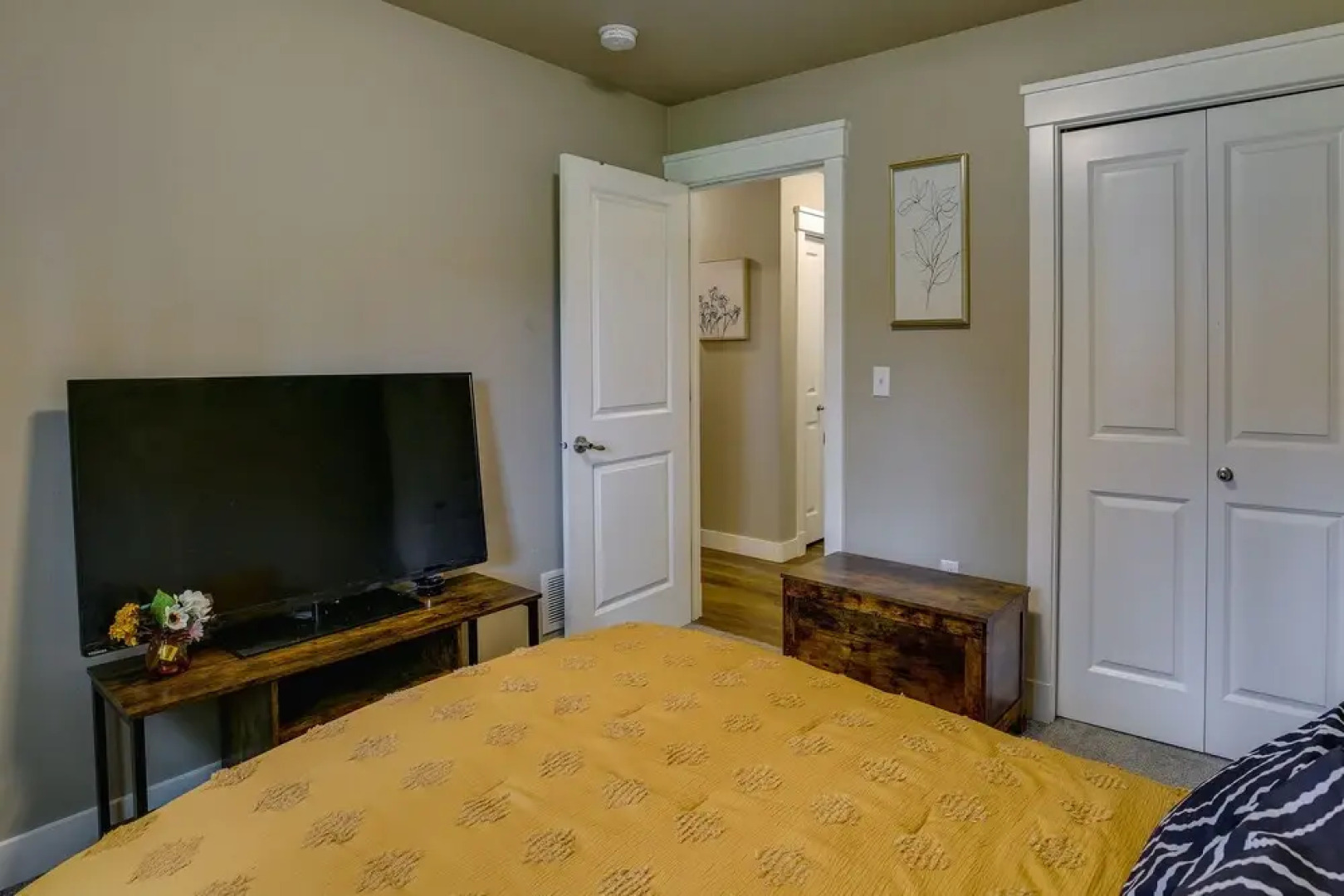 Charming Wasilla Getaway w/ Fireplace & Gas Grill!