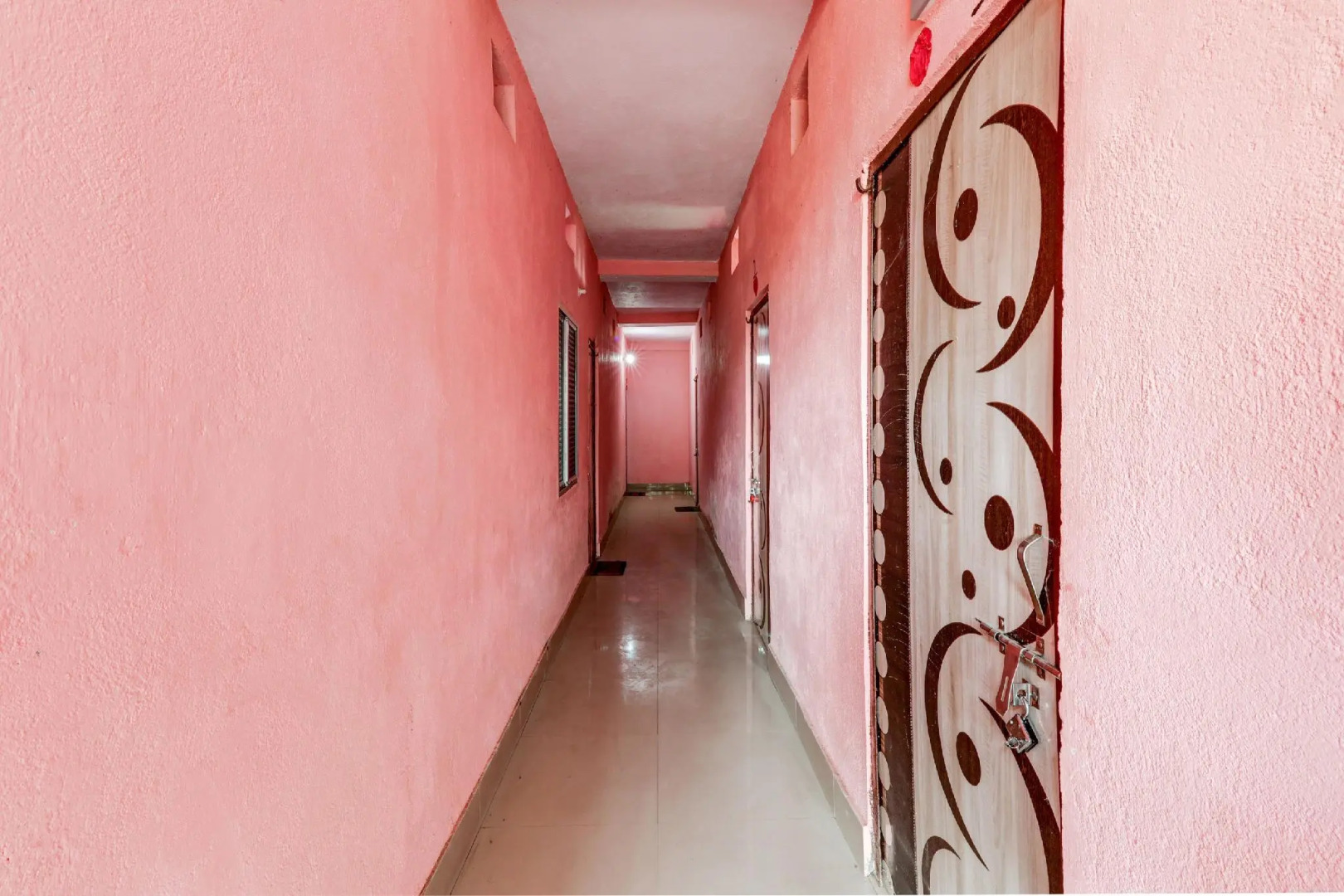 SPOT ON 82365 Red Rose Hotel