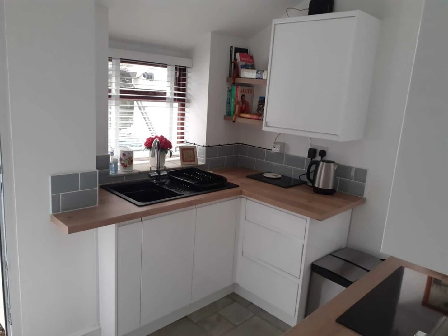 Immaculate 1 Bedroom Cottage sea View From Bedroom