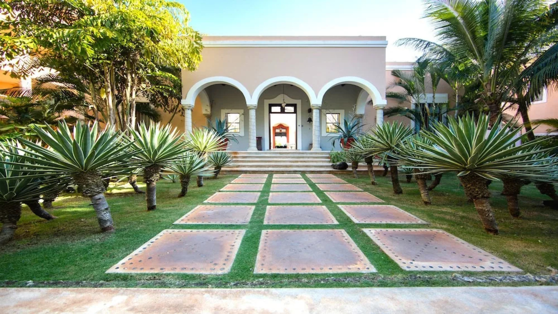 Hacienda Del Mar 7-15BR Villa Full Staff By RMH