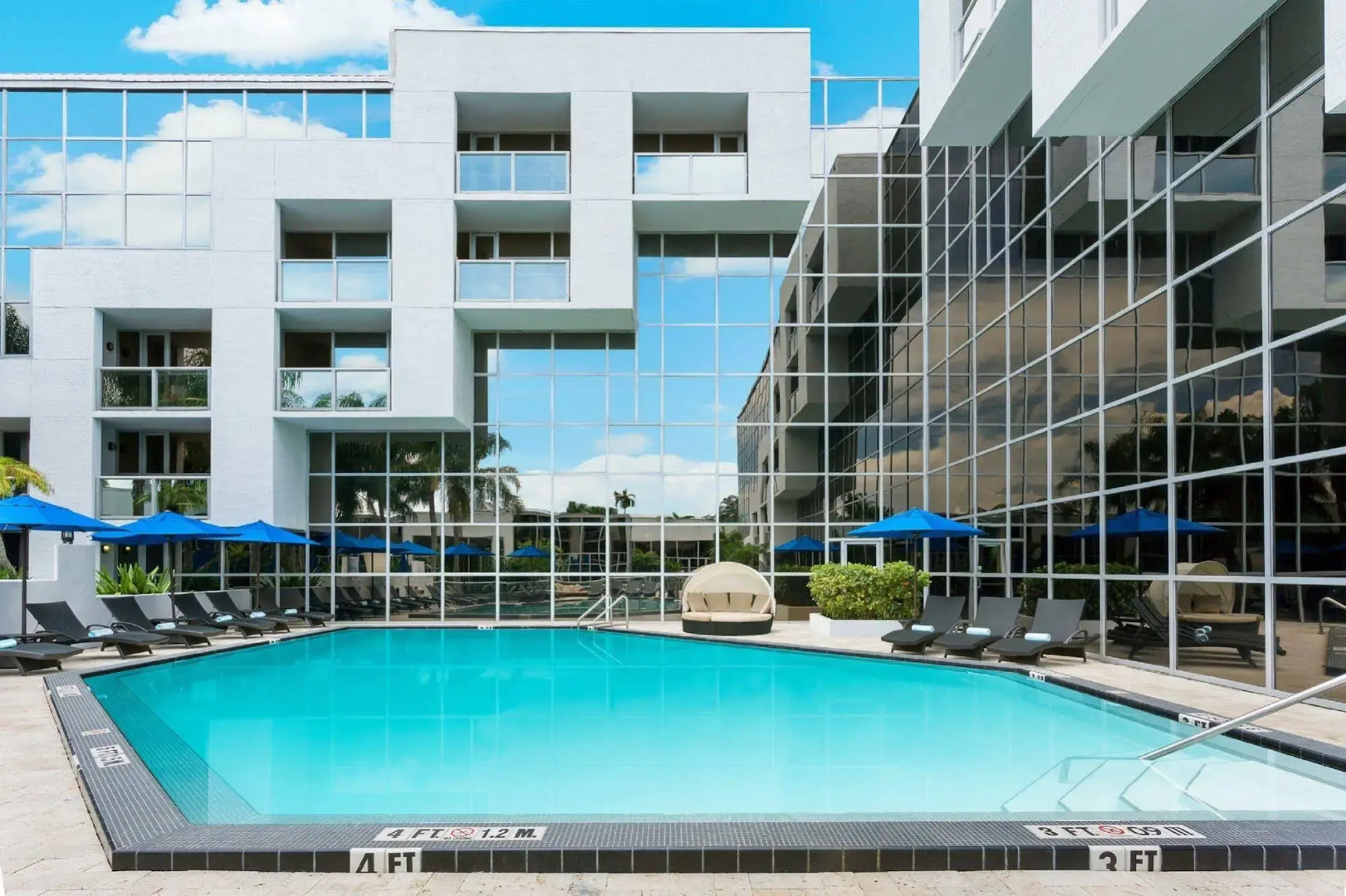 Sawgrass Grand Hotel and Suites Sports Complex