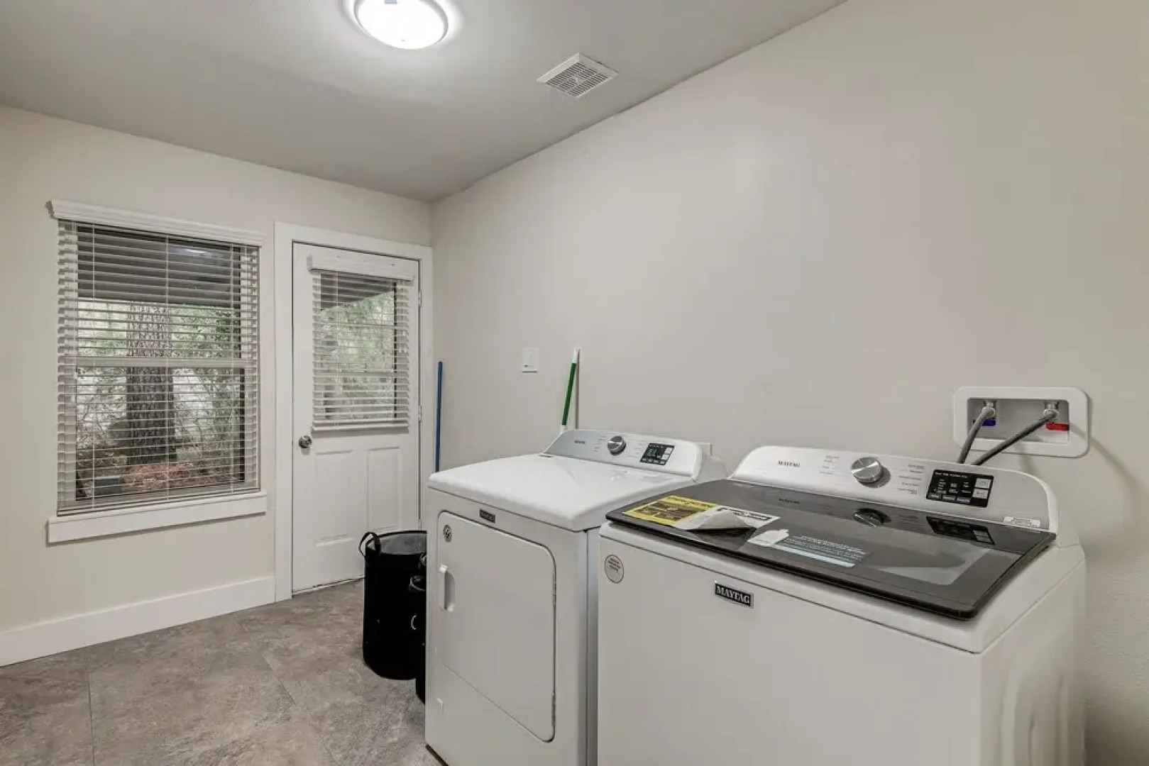 3 Mi to The Woodlands: Warm & Welcoming Home!