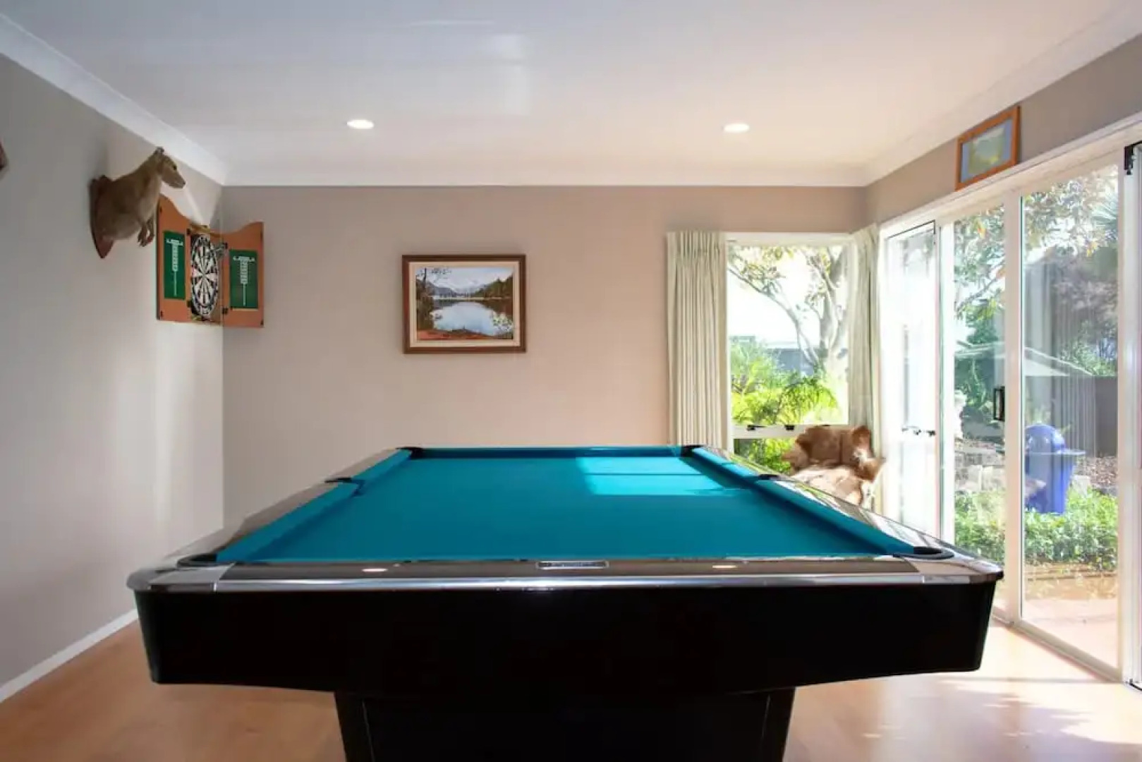 Grand 4 Bedroom Home With Balcony and Garden