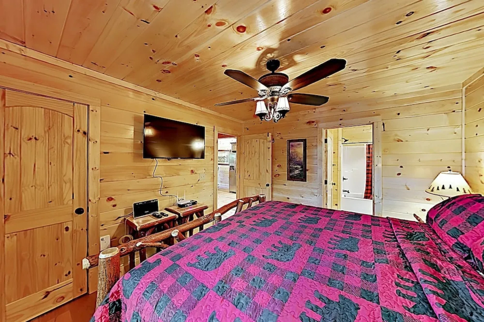 New Listing! All-suite - 1.5 Acres & Hot Tub 2 Bedroom Home