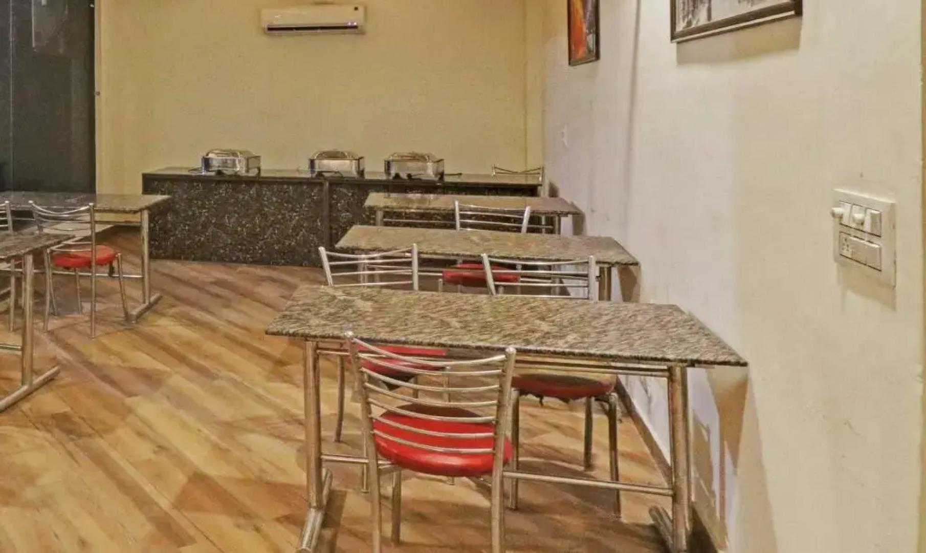 OYO 27061 Hotel Magnum